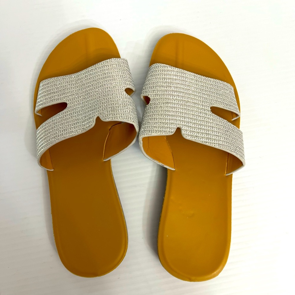 Shimmer Sandal women’s Sz 6 silver/Tan